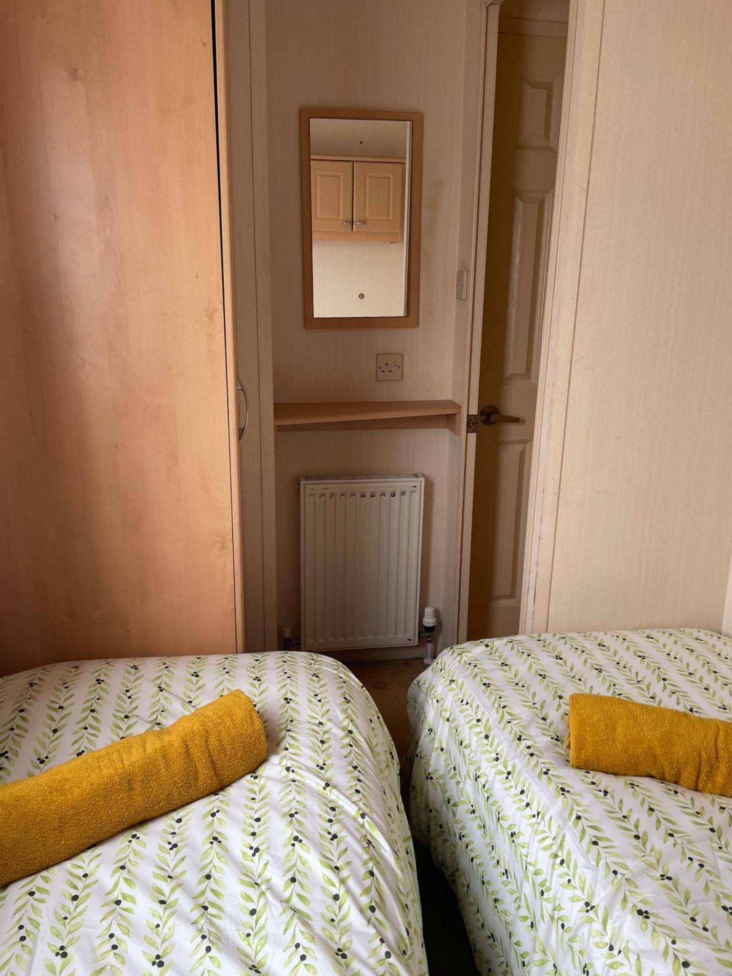 Cozy Camber Caravan 3 Bedroom Retreat With Decking Rye Exterior photo